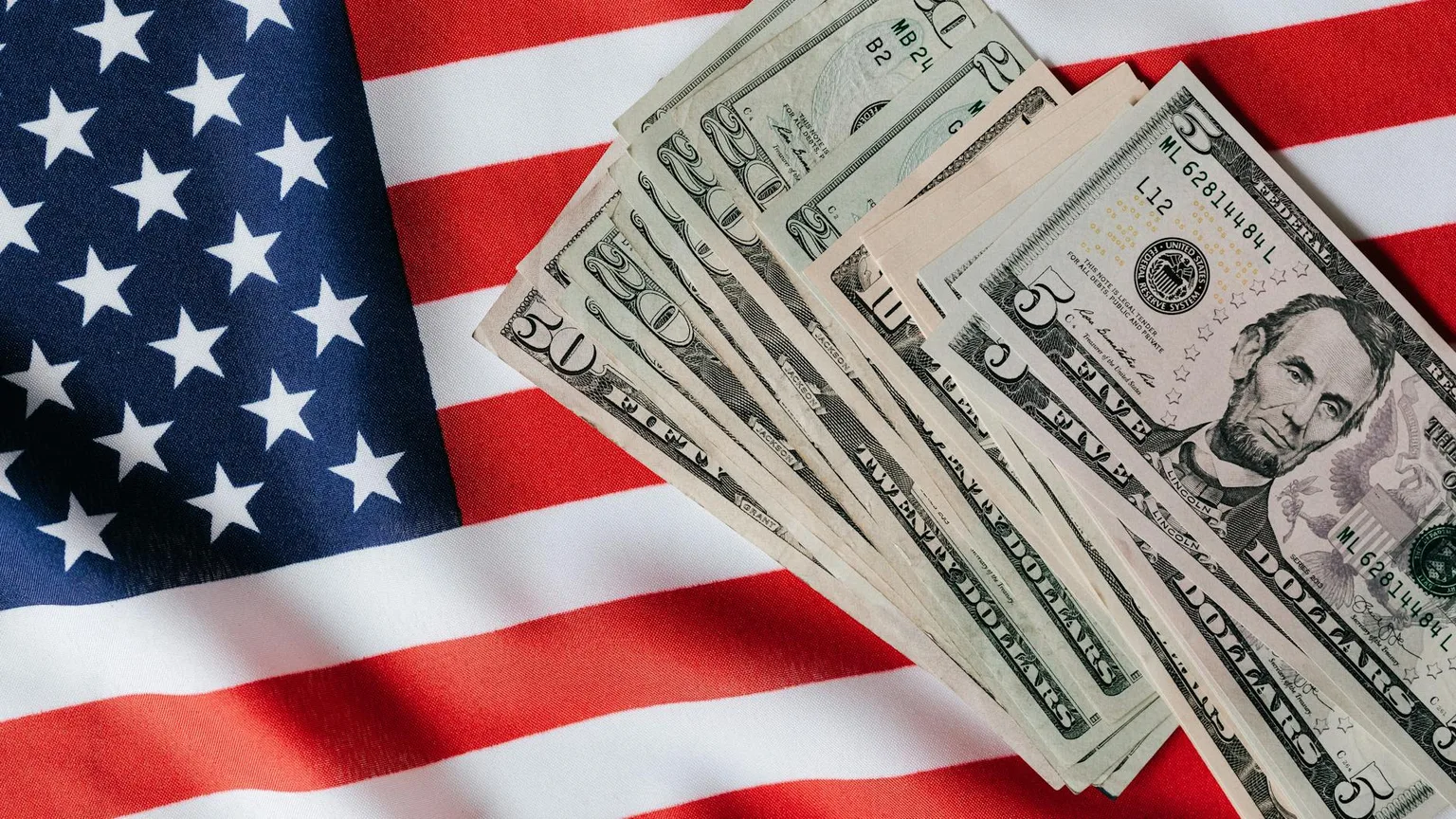 США решают судьбу крипто-налогов и стейблкоинов: ключевые недели июня